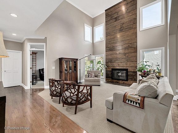 3rd image of 25W668 Wheatberry Ct