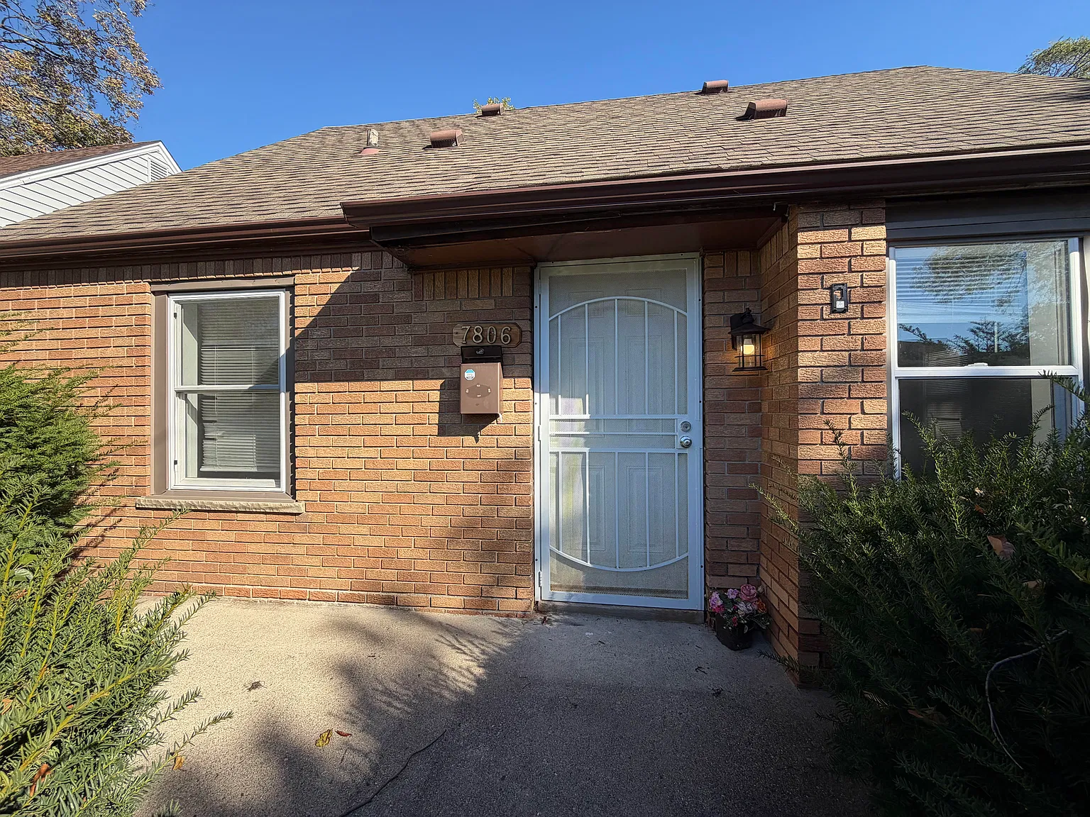 3 bed, 1013 sqft, $1,300 — Photo 1