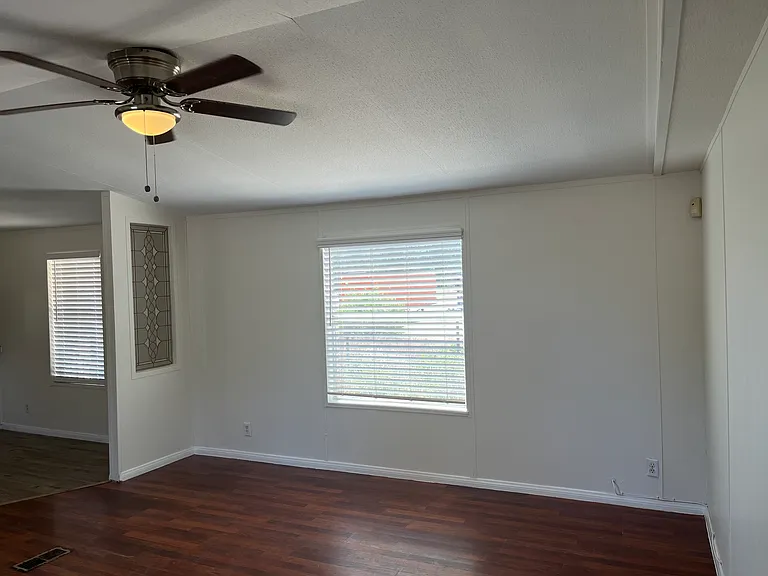 22225 Ellis Ave — Photo 6