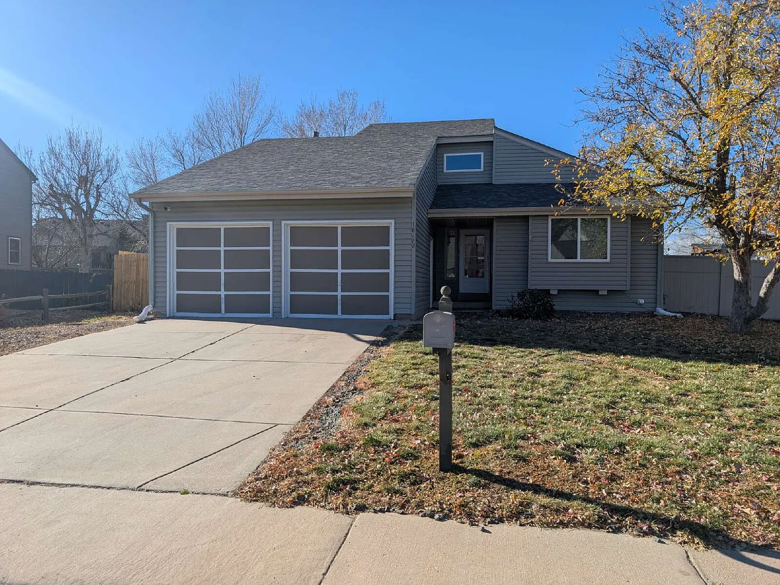 4 bed, 2.0 bath, 2396 sqft, $2,550 — Photo 2