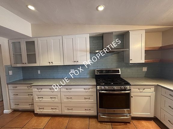 3rd image of 729 N Alamo Ave