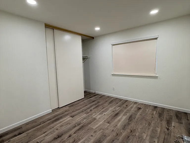 1302 Mossbrook Ct — Photo 22
