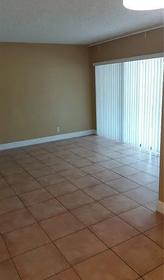 2947 Riverside Dr #129 — Photo 5