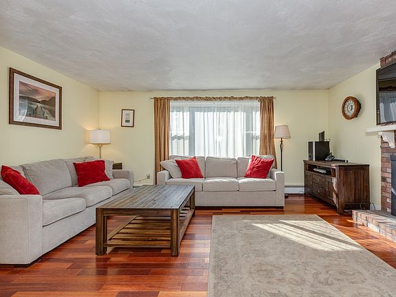 4th image of 9 Pine Hollow Dr