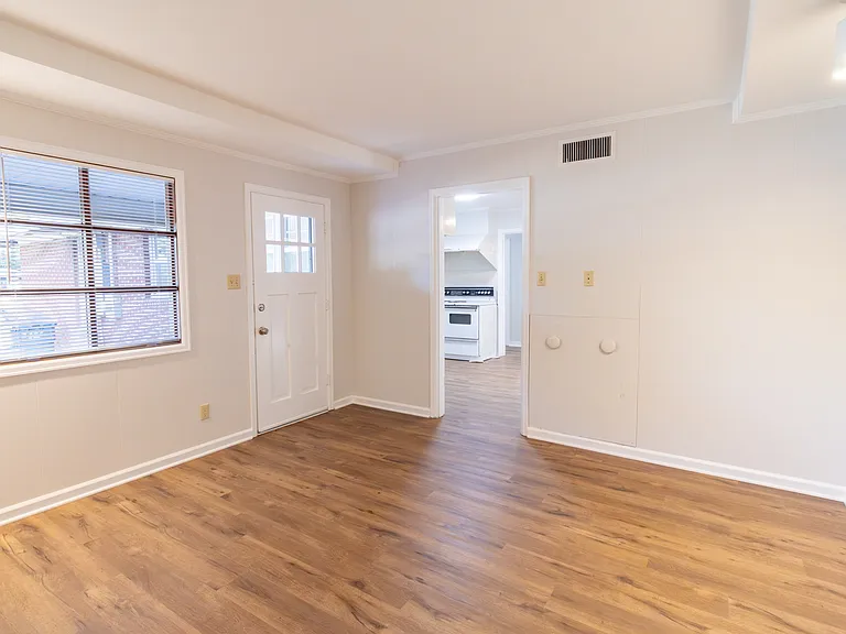 2400 Hampstead Ln — Photo 18