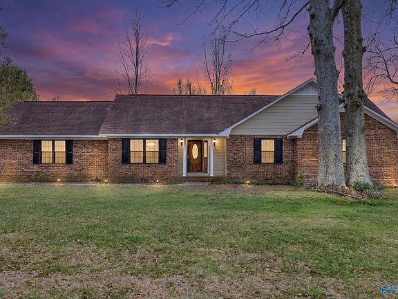 3rd image of 900 Section Line Rd