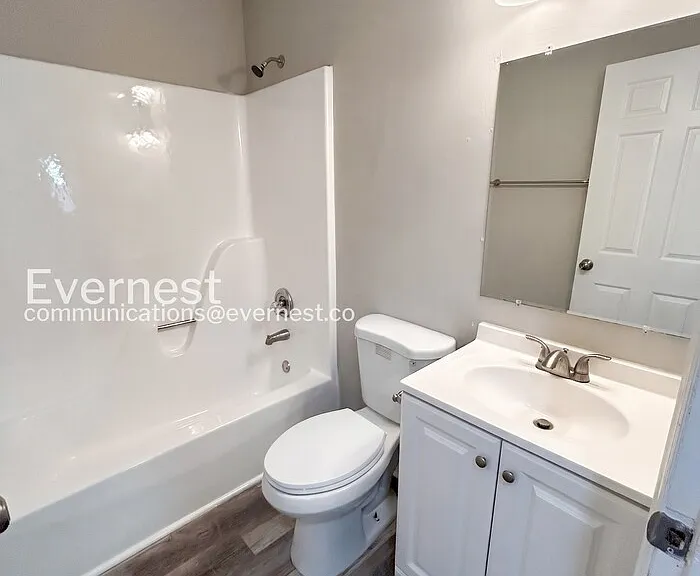 1676 Guilford Dr — Photo 6