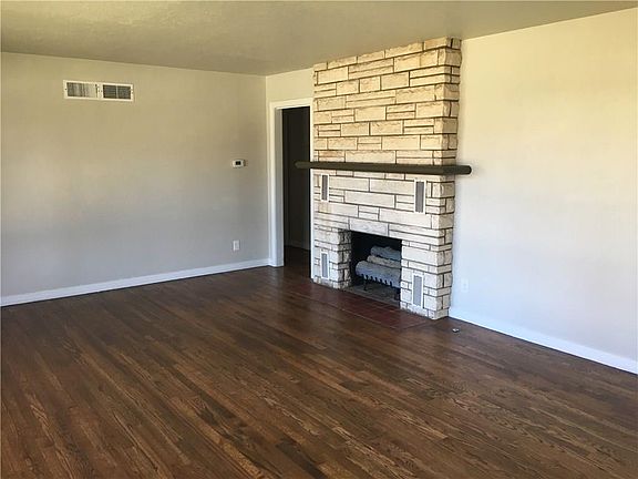 3rd image of 1416 Melrose Dr