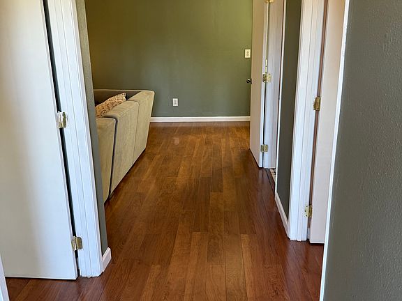 4th image of 430 SE Woodland Blvd #B