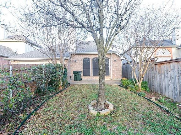 3rd image of 2315 Garden Crest Dr