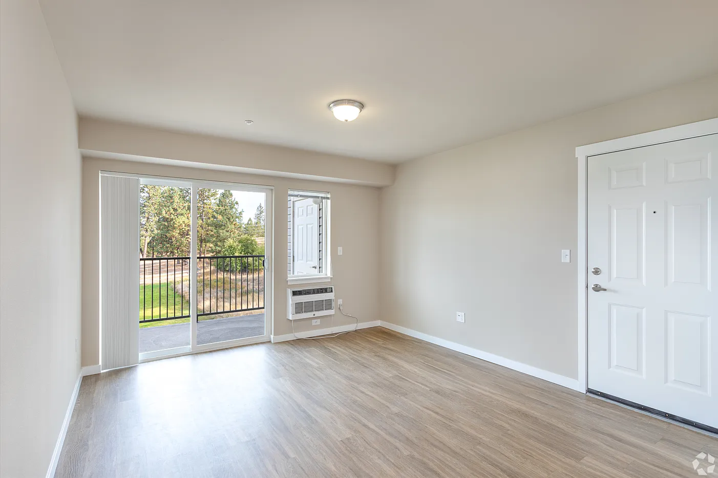 2 bed, 833 sqft, $1,400 — Photo 2