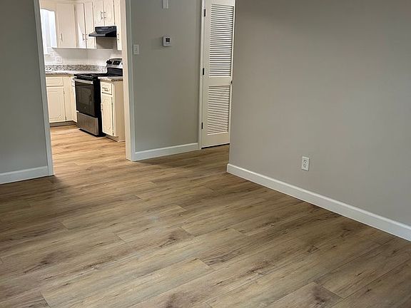 5th image of 3916 Dogwood Ln