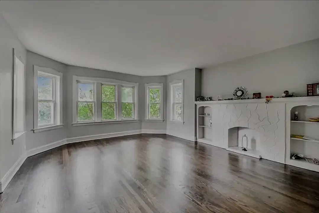 Building Photo - 8113 S Drexel Ave #3