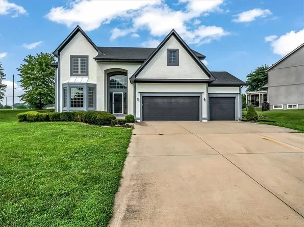 2150 Red Oak Ln, Liberty, MO 64068