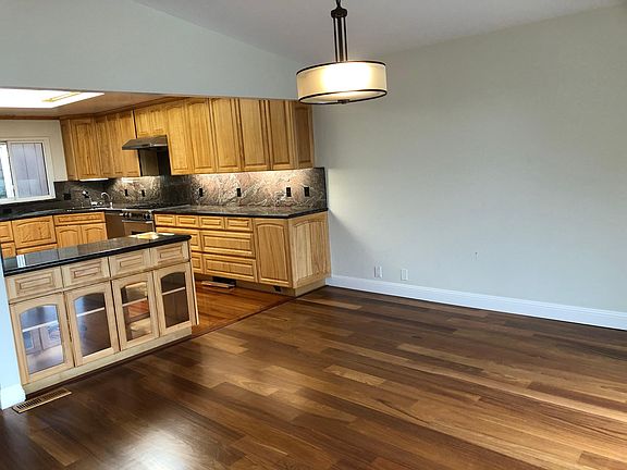 5th image of 2151 14th Ave