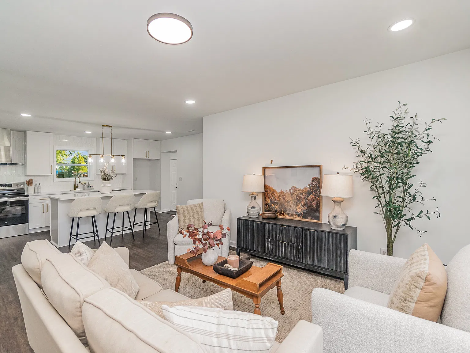 3 bed, 1256 sqft, $1,700 — Photo 4