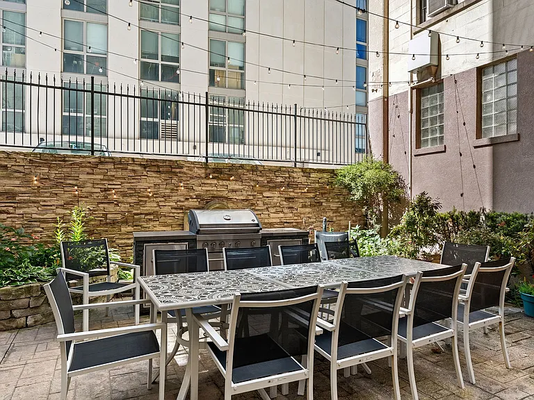 The Legacy HB at Clarendon Park — Photo 8