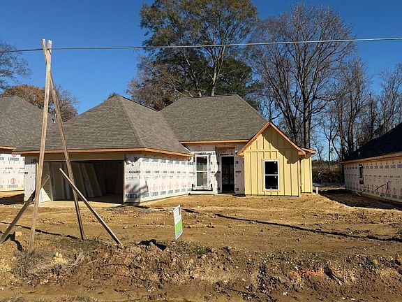 2nd image of 196 Lake Harbor Rd