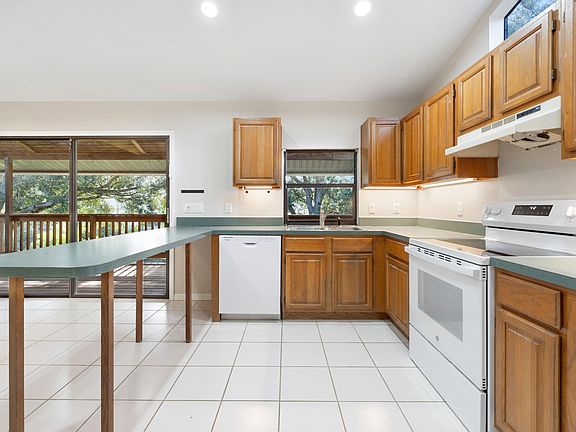 3rd image of 8070 SE River Ln