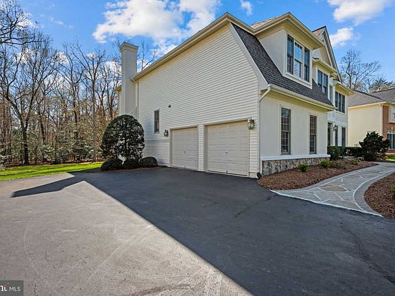 3rd image of 10311 Regency Station Dr