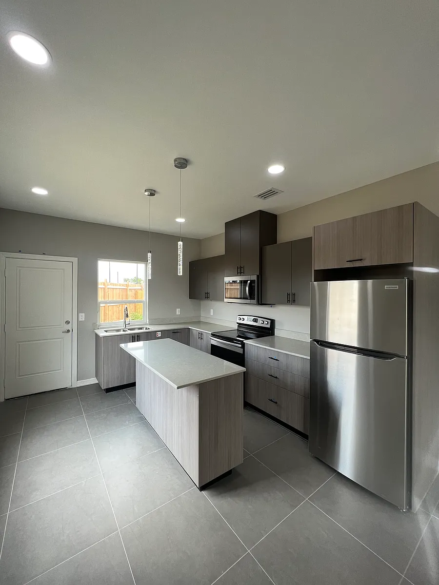 Building Photo - 5913 Puffin St #3
