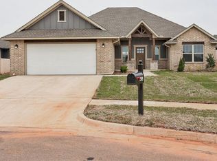 2909 SE 23rd St, Moore, OK 73160