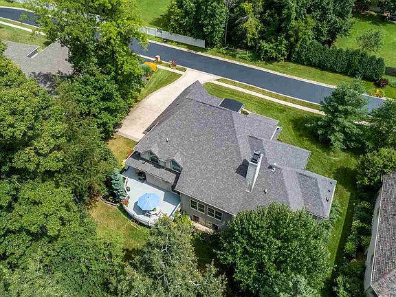 3rd image of 5328 Woodland Pond Ln