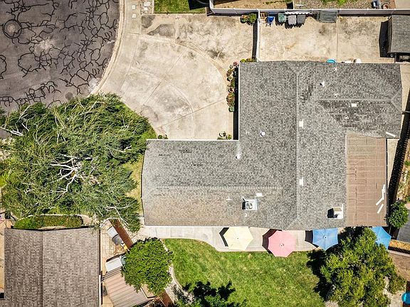 5th image of 804 Cliffside Ct