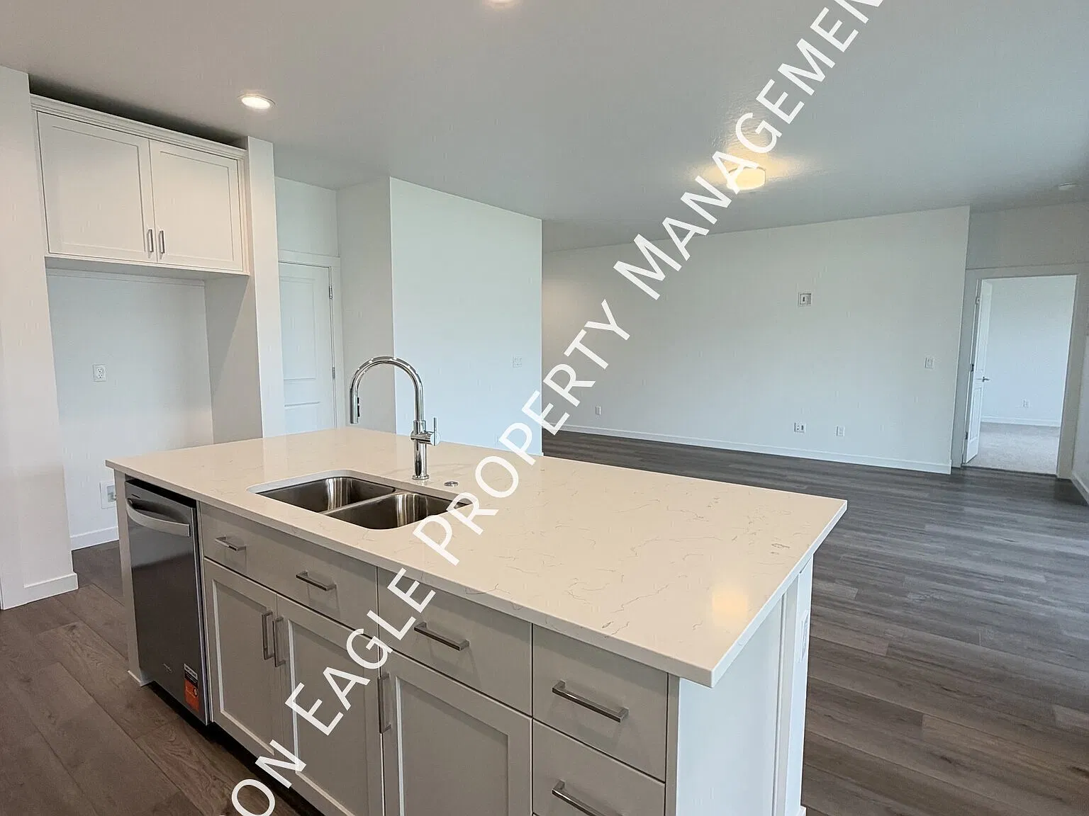 3 bed, 2.0 bath, 1558 sqft, $2,295 — Photo 3