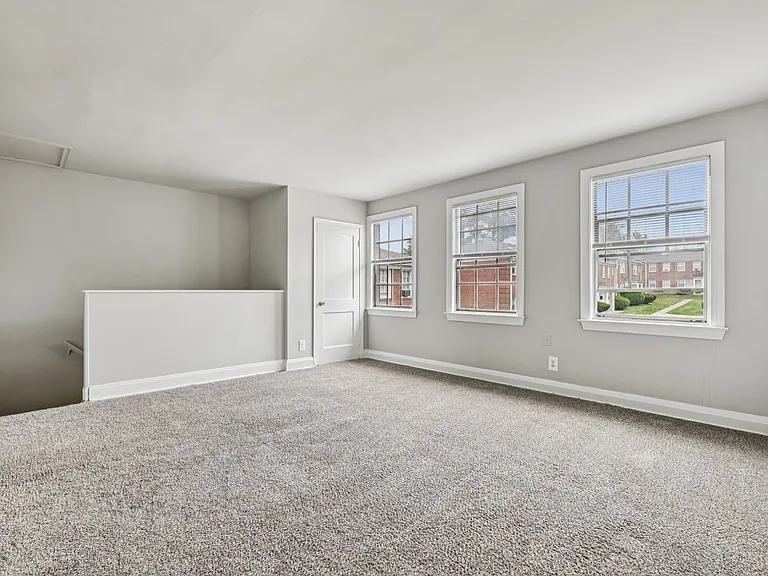 Oaklee Village Apartments — Photo 41