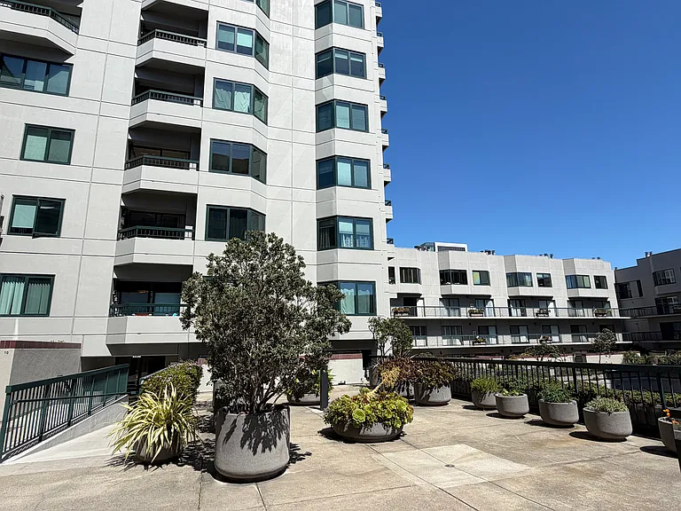 601 Van Ness Ave #504 — Photo 10