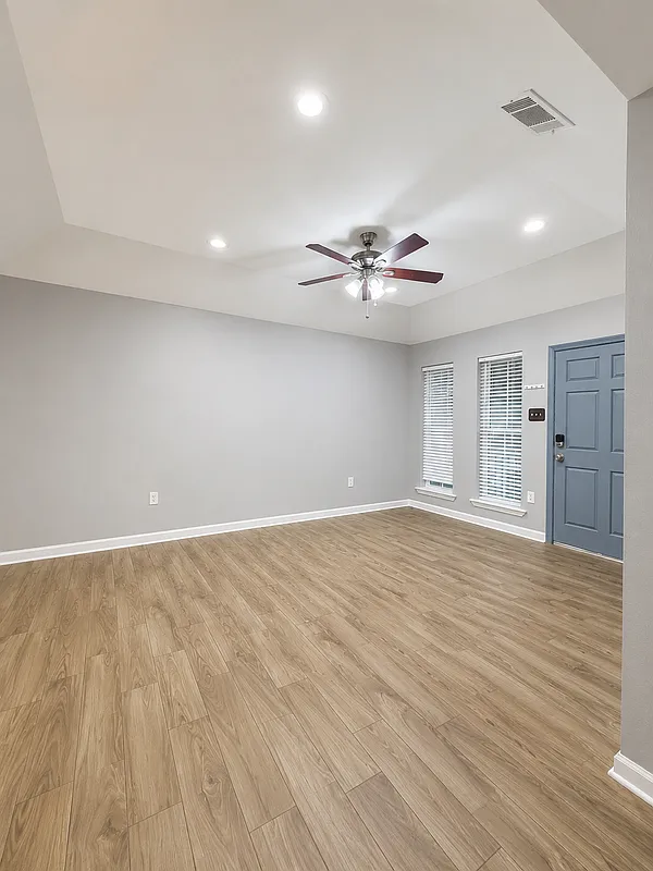 3 bed, 2.0 bath, 1200 sqft, $1,550 — Photo 3