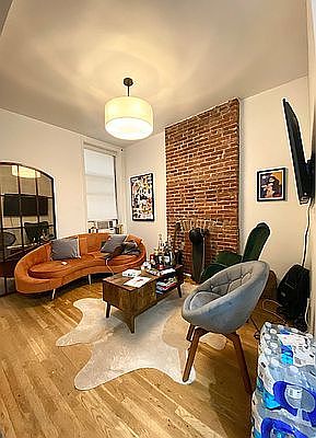 1st image of 326 W 47th St APT 1A