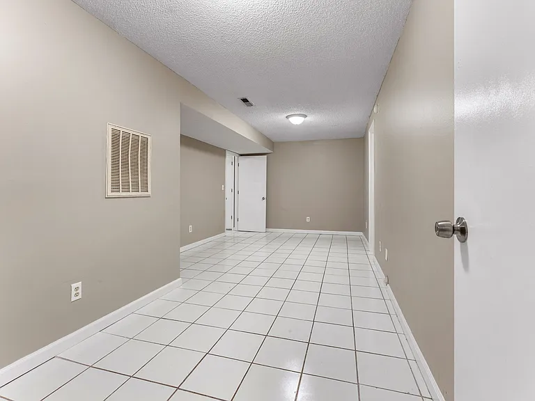 7166 Holland Ln — Photo 24