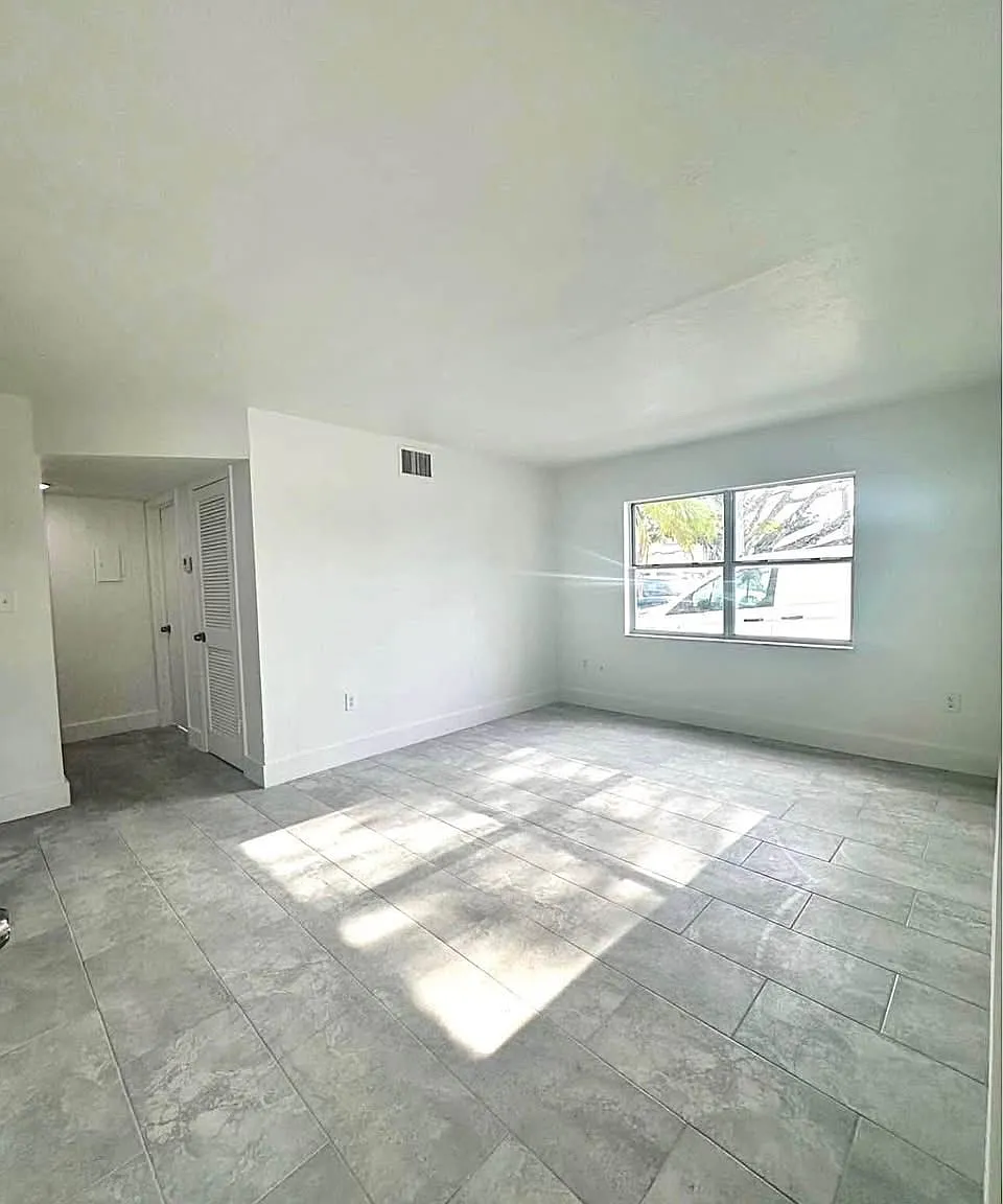 2 bed, 750 sqft, $1,400 — Photo 2