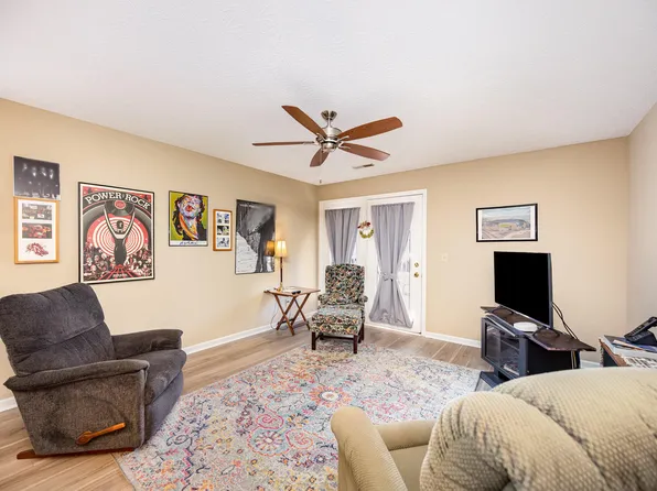 612 Friars Ln APT 6, Florence, KY 41042