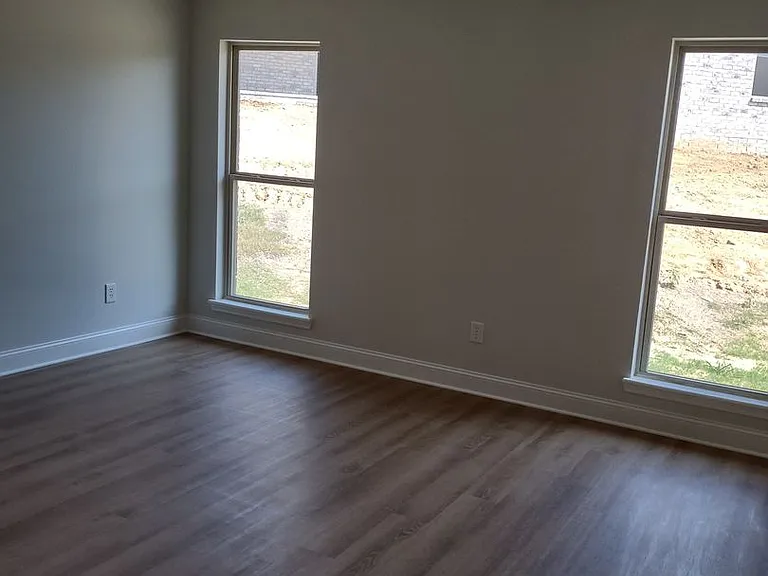 576 Silver Hill Dr — Photo 11
