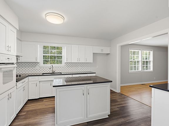 5th image of 2614 Edge O Lake Dr