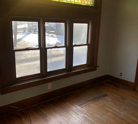 3rd image of 695 Mount Vernon Ave