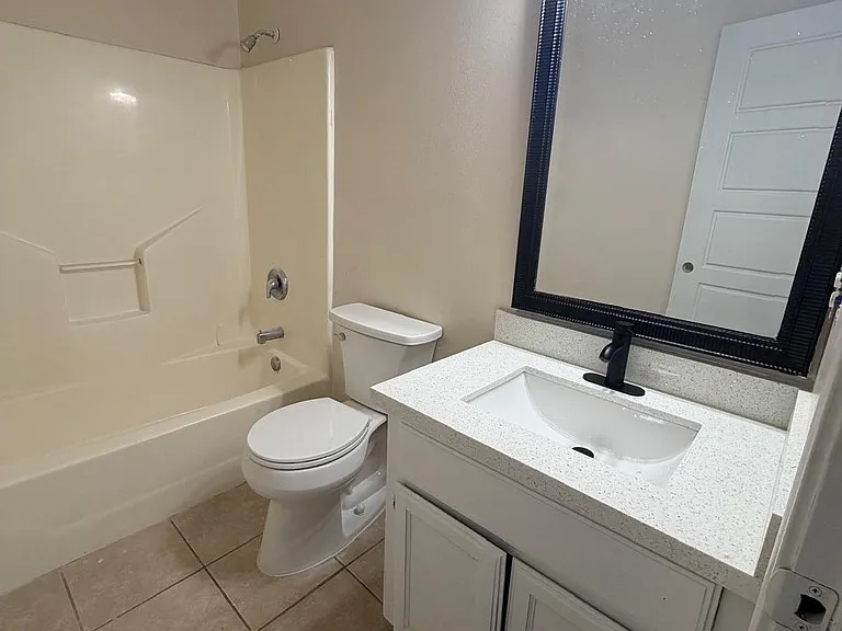 708 W Bronze Dr #2 — Photo 7