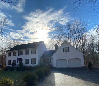 16 Hyde Park Dr, Gales Ferry, CT, 06335