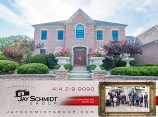 13815 N Hawks Lndg, Mequon, WI 53097