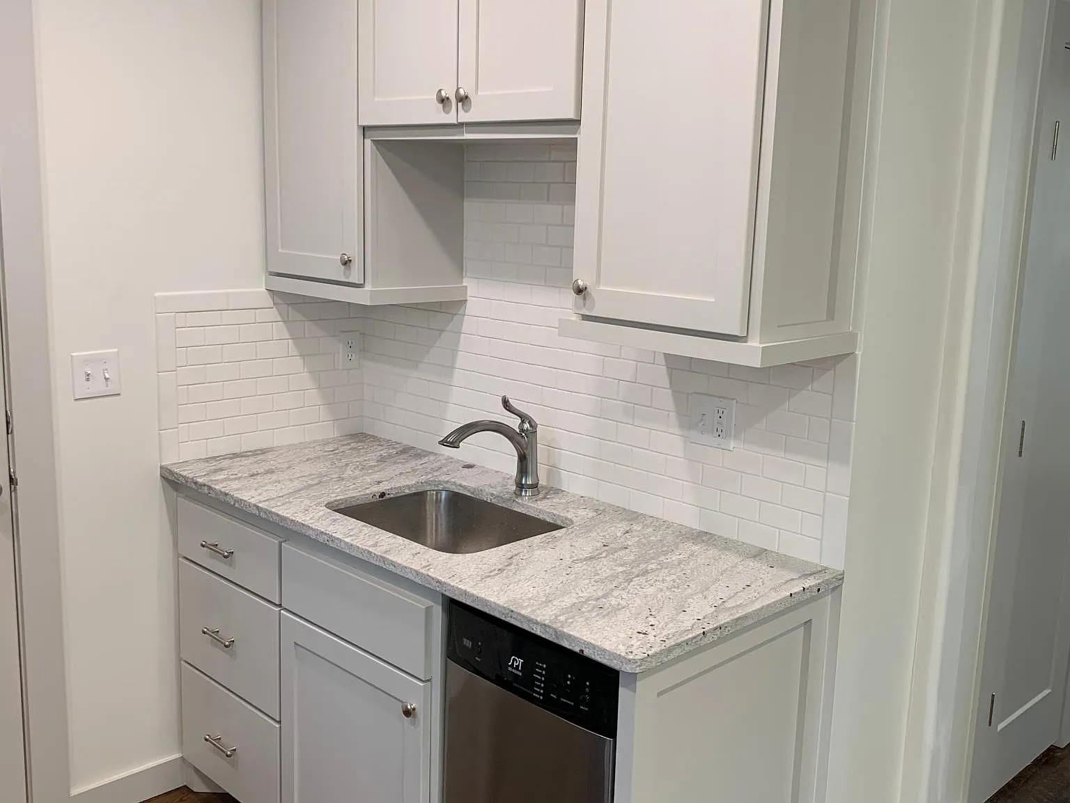 1 bed, 700 sqft, $1,000 — Photo 4