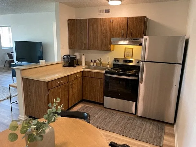 Brookmount Apartments — Photo 4