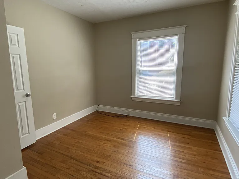 1212-1214 S Plymouth Ave S — Photo 4