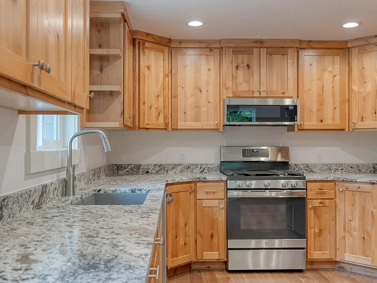 921 Columbia Ave — Photo 33