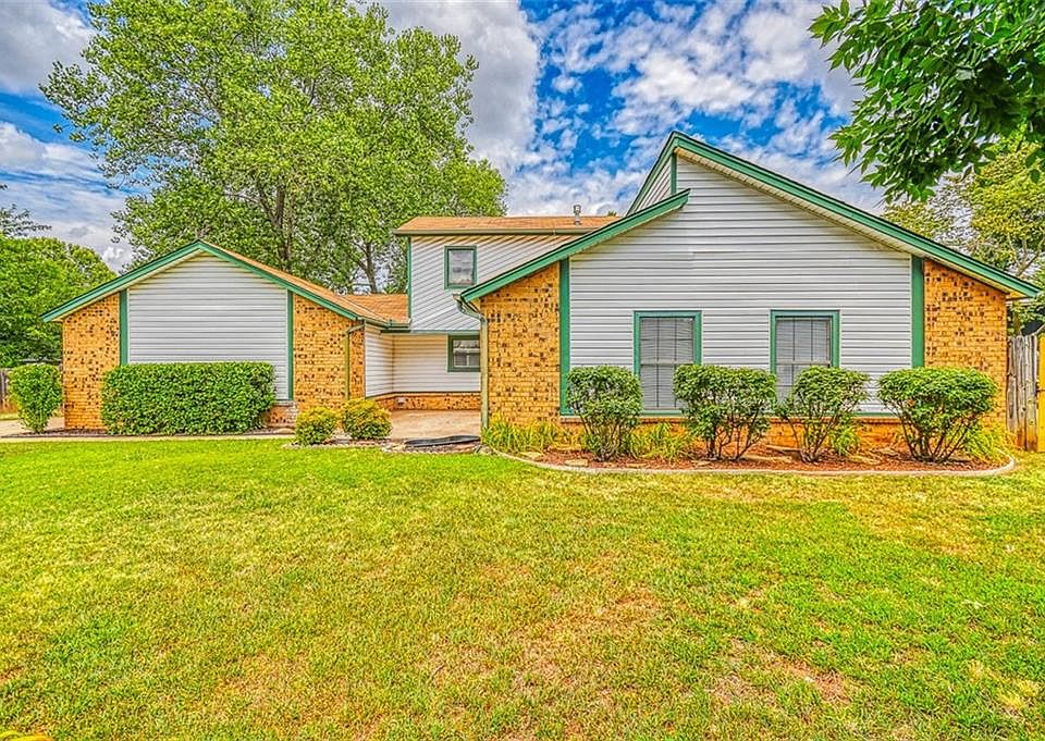 1st image of 2211 Twisted Oaks Dr