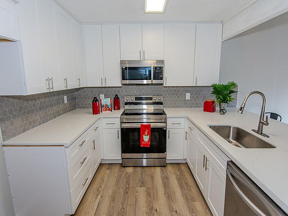 2nd image of 12973 Wirevine Ln