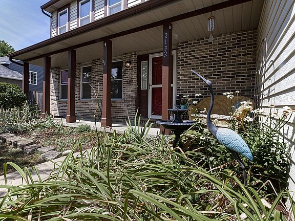 3rd image of 2132 Oak Leaf Ln