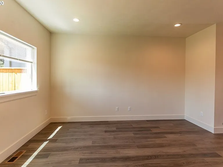 2614 Ross Ln — Photo 5
